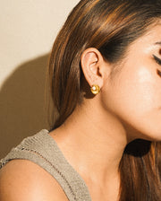 Paru Studs